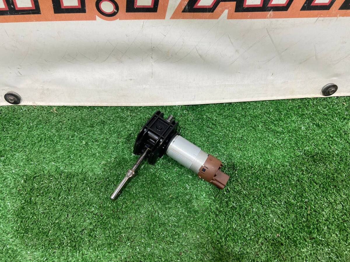 C06710106 Seat cushion adjustment motor left/right Land Rover Discovery Sport L550 (2015-) Used